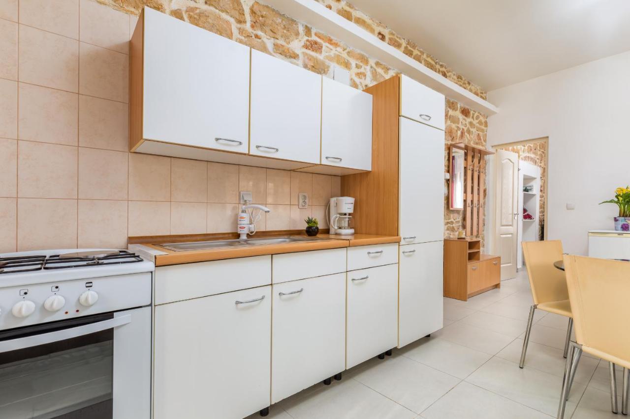Apartment Nikola Fazana Bagian luar foto