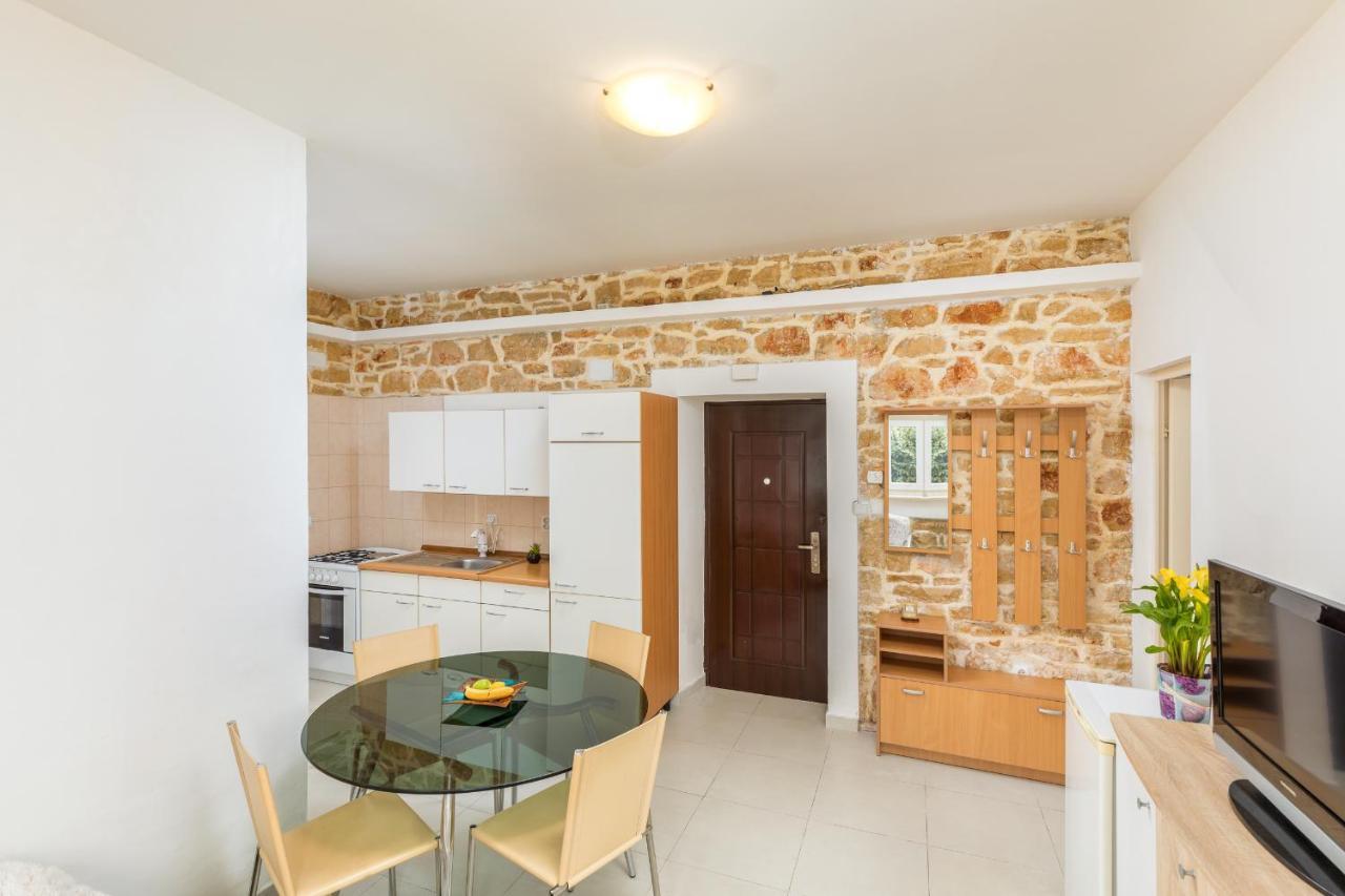Apartment Nikola Fazana Bagian luar foto