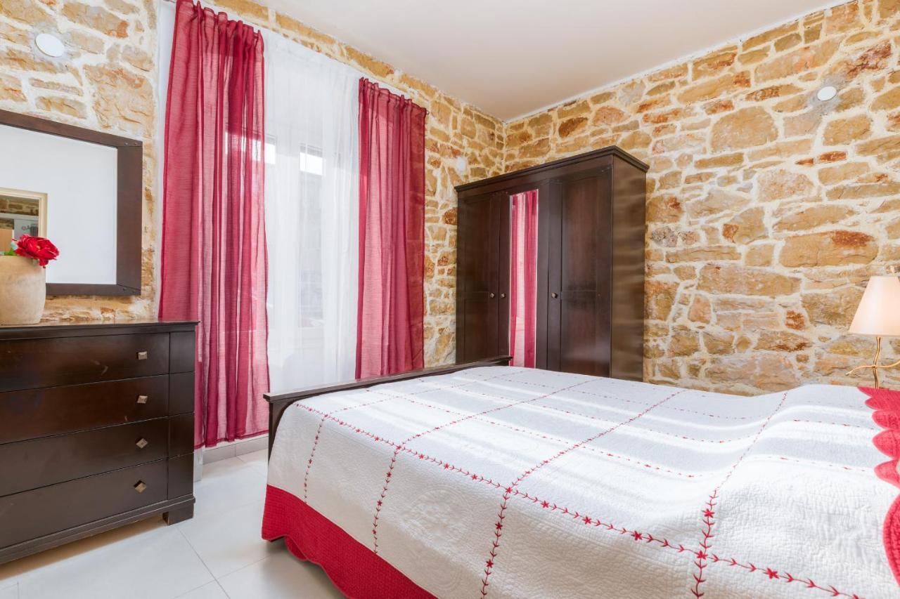 Apartment Nikola Fazana Bagian luar foto